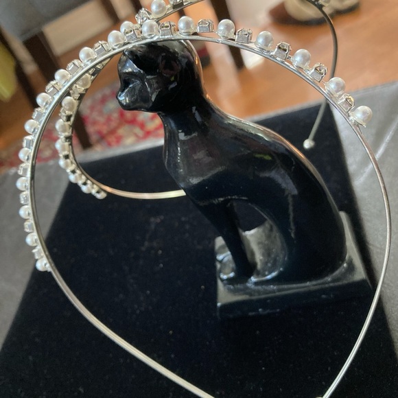 Pearl & Bling headband set in silver tone metal Round ball ends for ease of wear - Picture 3 of 6